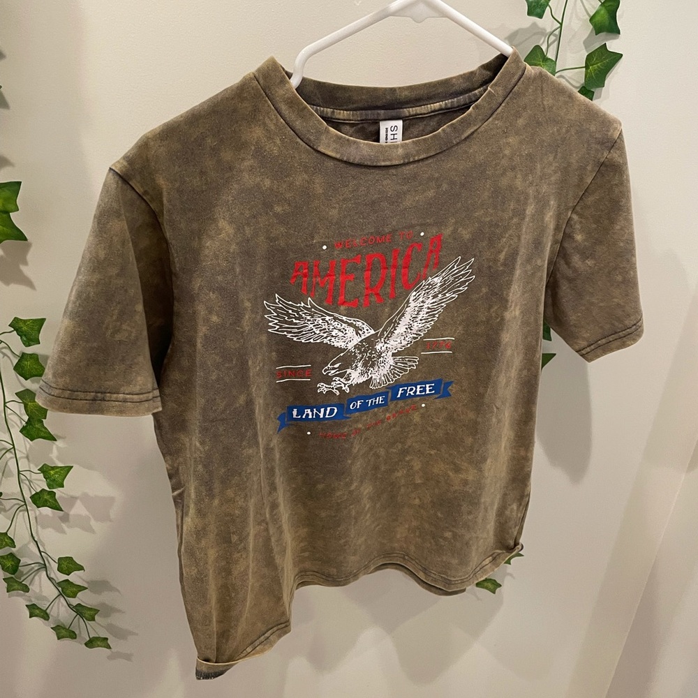 shekou land of the free tee
